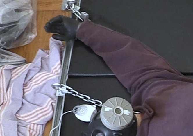 A182_MALEBONDAGE_BondageSitting_Part4of4_MarkSeth_MarkSelfBondageDemoInBackRoomWithSeth