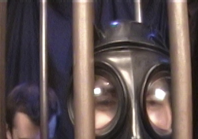 R577_MALEBONDAGE_FastRunner_MikeyTonyFastRunnerFromTheUK_BondageChairInflatableRubberInVertCage