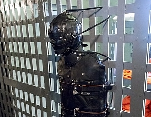R664_MALEBONDAGE_CellBlockMischief_AmnonQuanTonyMarkBind_EveryoneTiedToJailWall