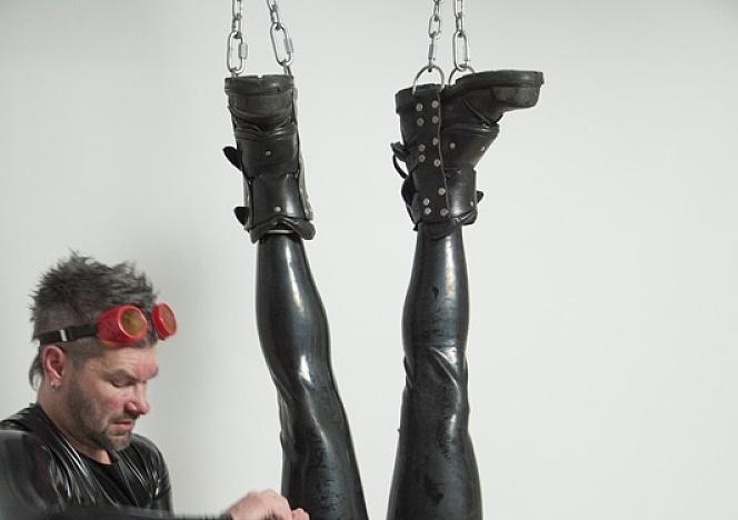 R728_MALEBONDAGE_HangingOut_RickChristianAndAnotherGuy-UpsideDownRubberSuspensionOakBondageChairFrontRoom