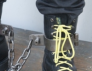 R730_MALEBONDAGE_BoyTraining_SethAndUKGuy_OrangeSJAndOutsidePlatform