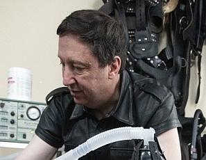R736_MALEBONDAGE_RubberEncasement_2VideosInOneFile_SethMike_LatexSleepsackVentilator_JPInRubberEliseHouse