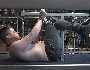 R987_MALEBONDAGE_FunInVegasAtNoEscapeDungeon_Part1of2_JamesBlakeBindJohn_IsolationBoxAndMetalStand