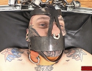 T029_MALEBONDAGE_BornToBeASlave_BindRyanHavokBackRoomChainedToTheMat